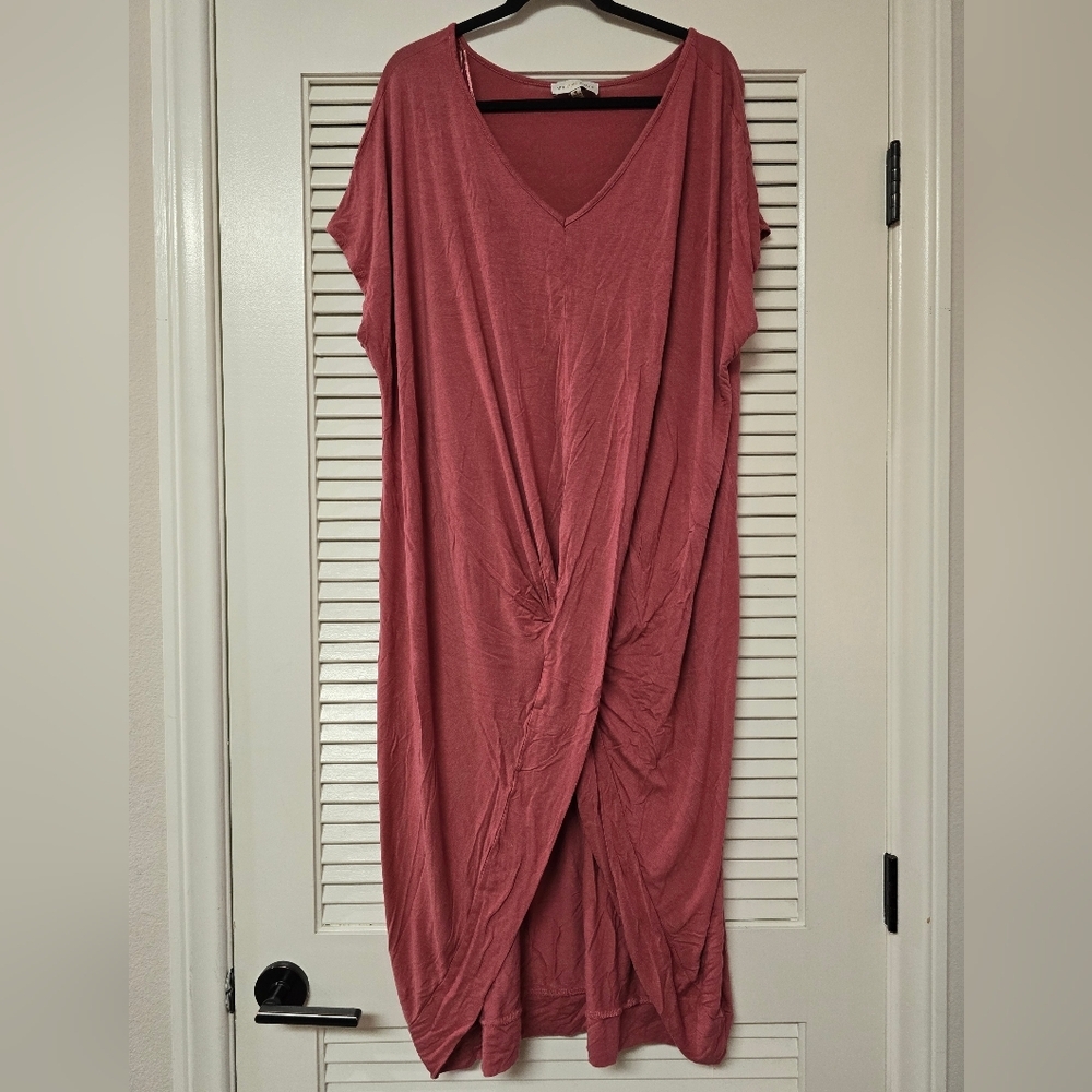 The Line Of Style - Pink Short-Sleeve Loose-Fit Dress With Front Leg Slit